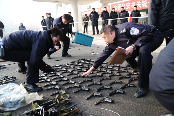 盘锦市公安局举行全市公安机关统一销毁非法枪爆物品活动启动仪式