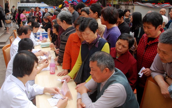 刘陇黔教授,何为民教授,邓应平教授,马克主治医师,吕仲平主治医师,邹