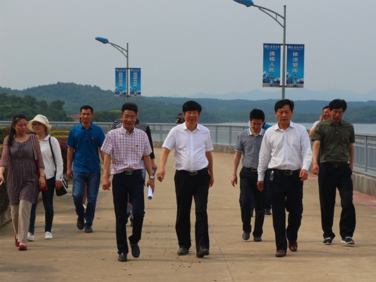刘辉检查浰河河长制工作和温峡水库防汛工作