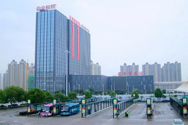 位于芙蓉新城的韶关汽车客运站昨日正式运营