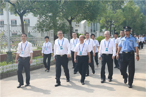市安全监管局前往深圳监狱开展廉政警示教育活动