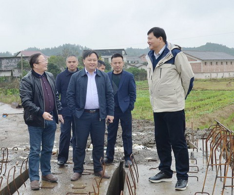 市政府法制办党组书记魏华松深入综治联街创点大光园社区调研