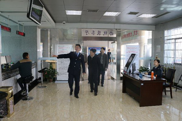 市局龙晓红局长深入屈原地税局调研指导工作