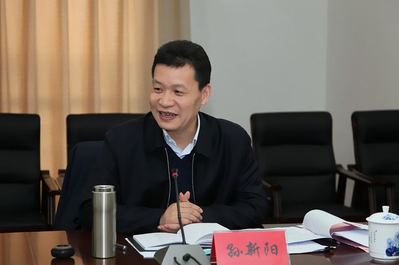 严格落实中央八项规定精神 坚决纠正损害群众利益不正之风