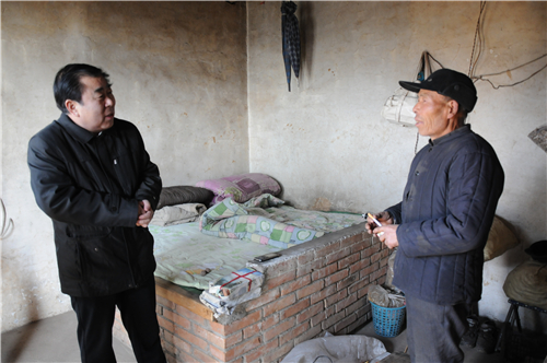 宁建国局长在麟游县慰问时强调:要让困难群众过个好